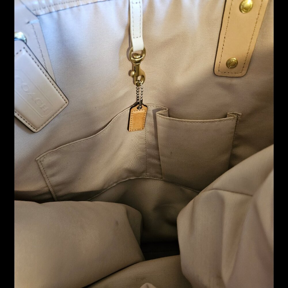 Beautiful Coach Bag - Picture 13 of 17